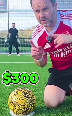 Chuffsters in an Arsenal kit, pointing seriously